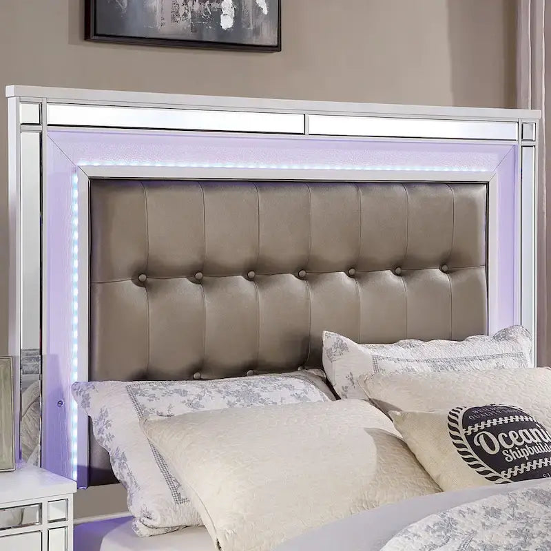 Letto imbottito moderno con pannello trapuntato a LED