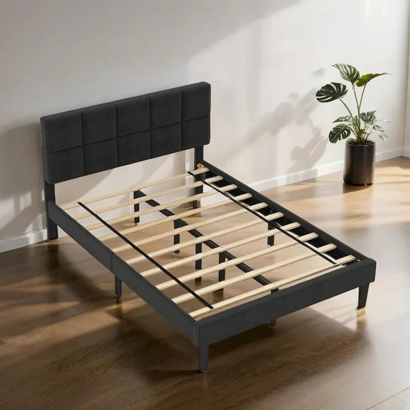 Letto a piattaforma in legno rustico con testiera
