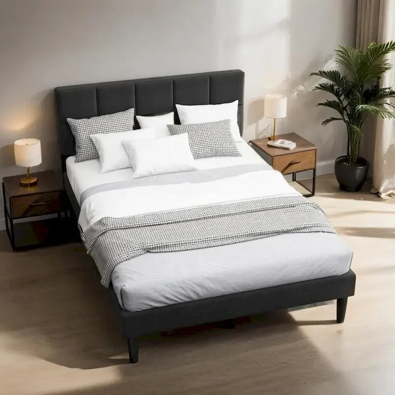 Letto a piattaforma in legno rustico con testiera